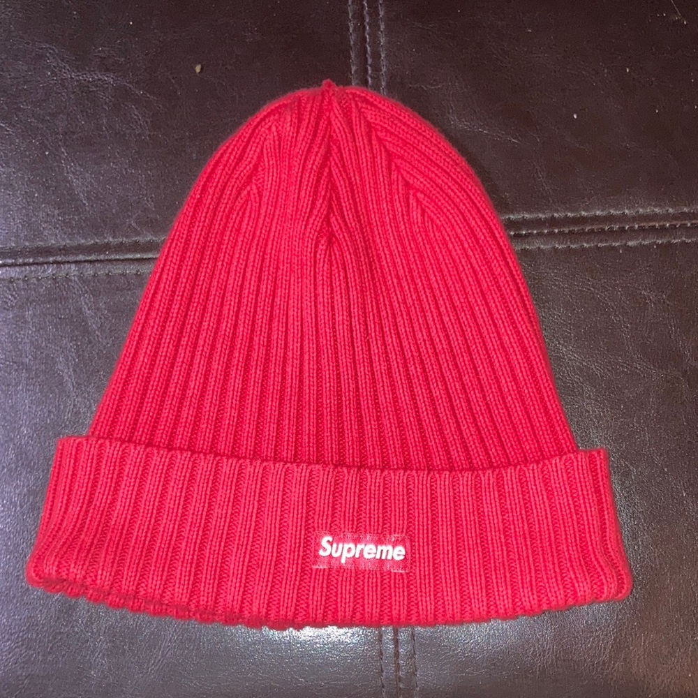 Supreme beanie, worn twice and washed. 10/10 condition
